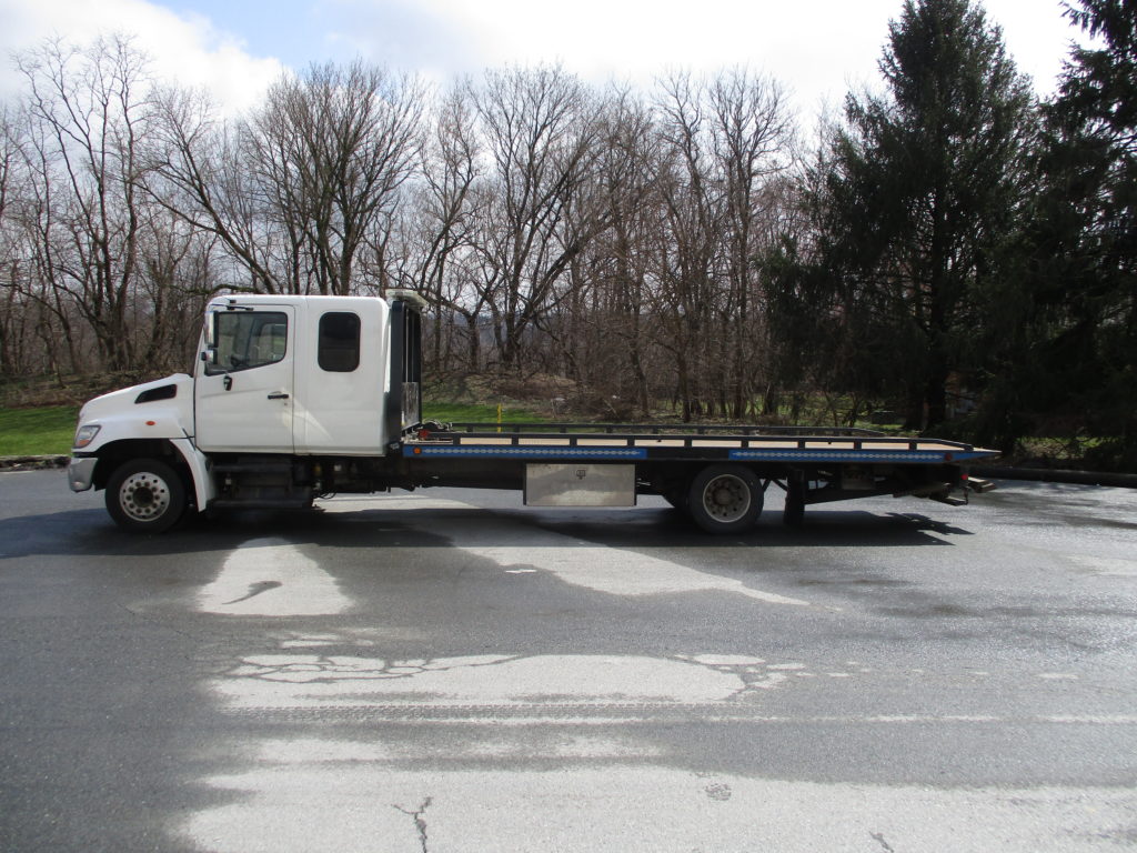 2009 Hino 258ALP. Extended Cab Century 21' LCG LoPro Steel Rollback w